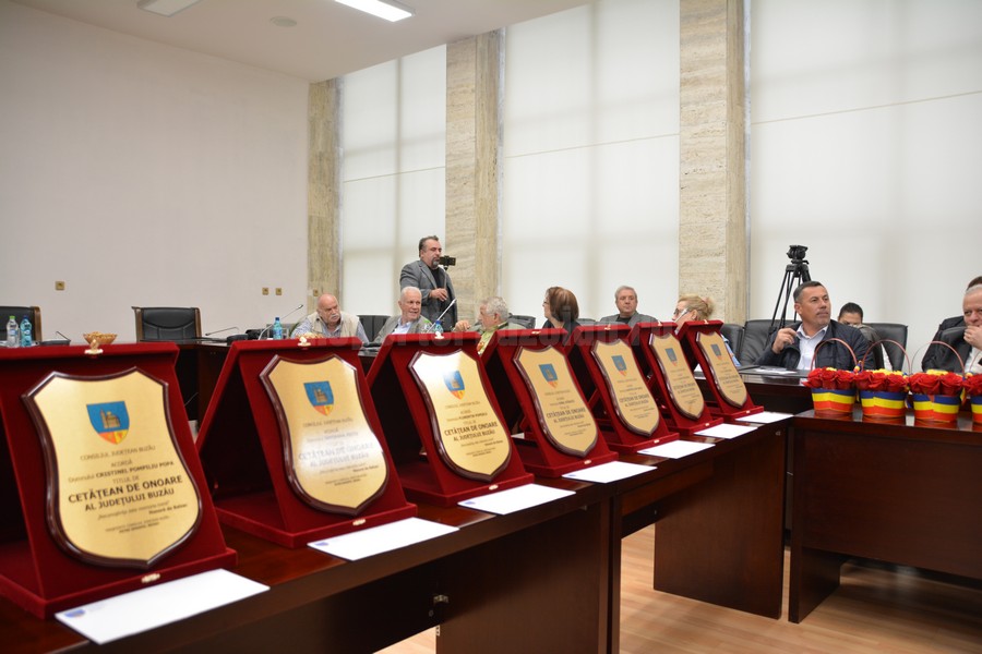 Photo of Cine sunt cei șapte noi Cetățeni de Onoare ai județului Buzău