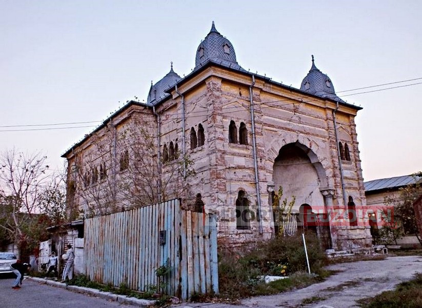 Photo of Clădire importantă din Buzău, în pragul prăbușirii | „Domnule Primar, nu poate fi salvată?”