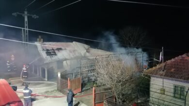 Photo of VIDEO: Două case cuprinse de flăcări, la Cândești